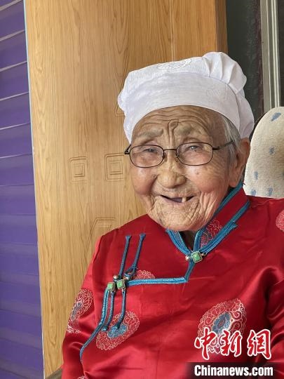 薩仁托婭拍攝的“草原母親”?！∷_仁托婭供圖