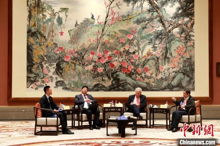 9月27日，尼山世界文明論壇在曲阜舉行，圖為該論壇的“高端訪談”活動(dòng)?！×籂?攝