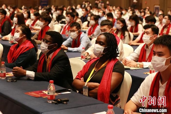 第十六屆“聯(lián)合國教科文組織孔子教育獎”9月27日晚在山東曲阜揭曉。梁犇 攝