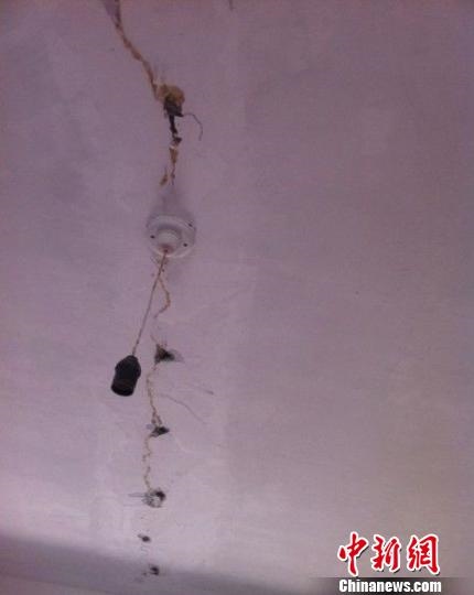 資料圖：房頂開裂。