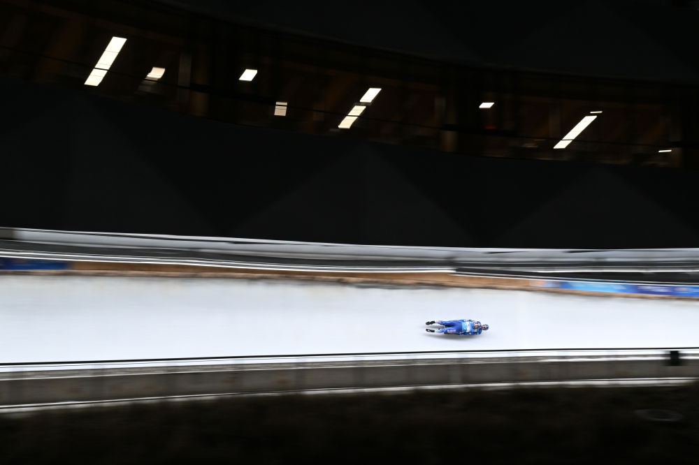 11月21日，美國選手馬茲德澤/泰爾迪曼在團體接力比賽中。新華社記者陳益宸攝