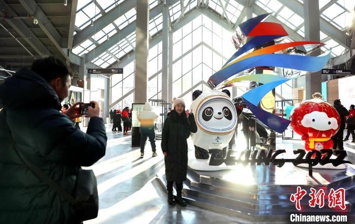 圖為滑雪場現(xiàn)場?！≡S婷 攝