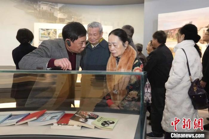 船政后裔在參觀新館。　陳曉靜 攝