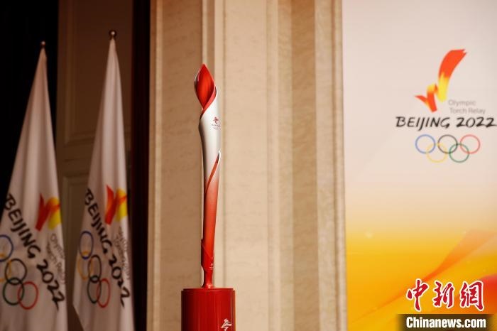 展示的北京冬奧會(huì)火炬。　姜輝 攝