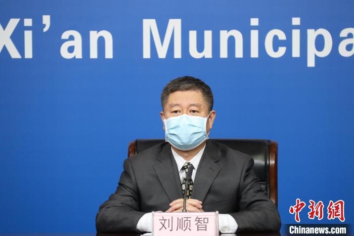 圖為西安市衛(wèi)生健康委主任劉順智6日在新聞發(fā)布會(huì)上?！∥靼彩姓﹫D