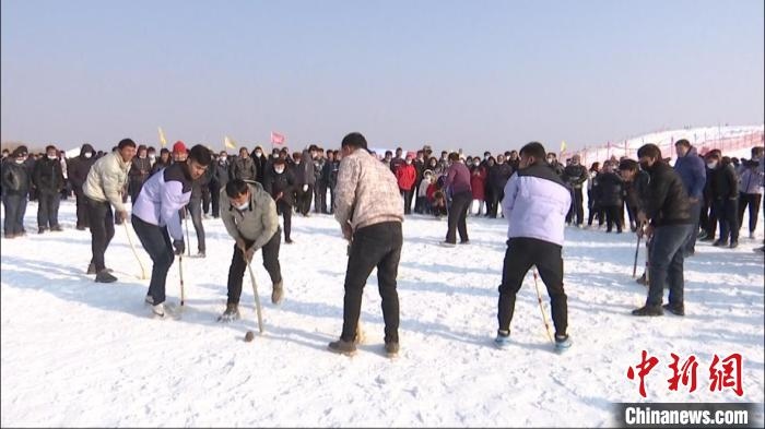 帕普孜球場，激烈角逐?！“统h融媒體中心供圖