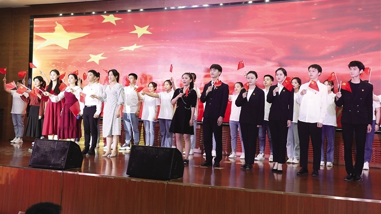 《“春天的約定——牢記囑托 感恩奮進”之“總書記，我們向您匯報”》內蒙古大學： 奮力書寫興學強區(qū)新答卷