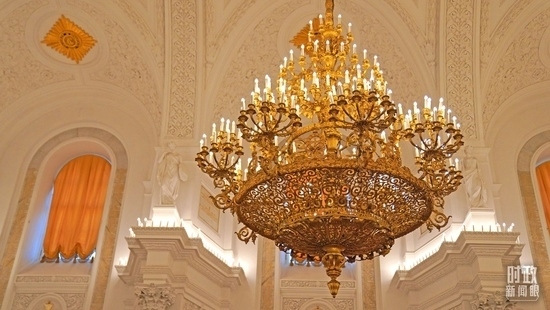 △喬治大廳內(nèi)燈光璀璨。（總臺(tái)國(guó)廣記者李晉拍攝）