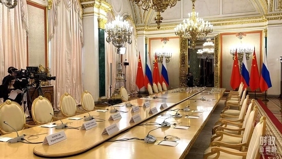 △習(xí)主席和普京總統(tǒng)舉行小范圍會(huì)談的會(huì)場(chǎng)。（總臺(tái)央視記者程鋮拍攝）