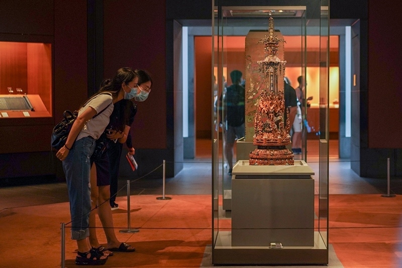 2020年7月24日，觀眾在蘇州博物館內(nèi)參觀。