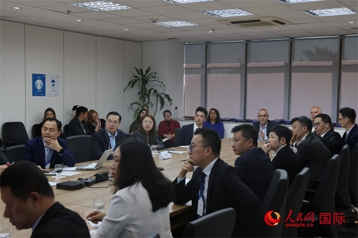 與會(huì)代表參與座談交流。（人民網(wǎng)記者 時(shí)元皓攝）