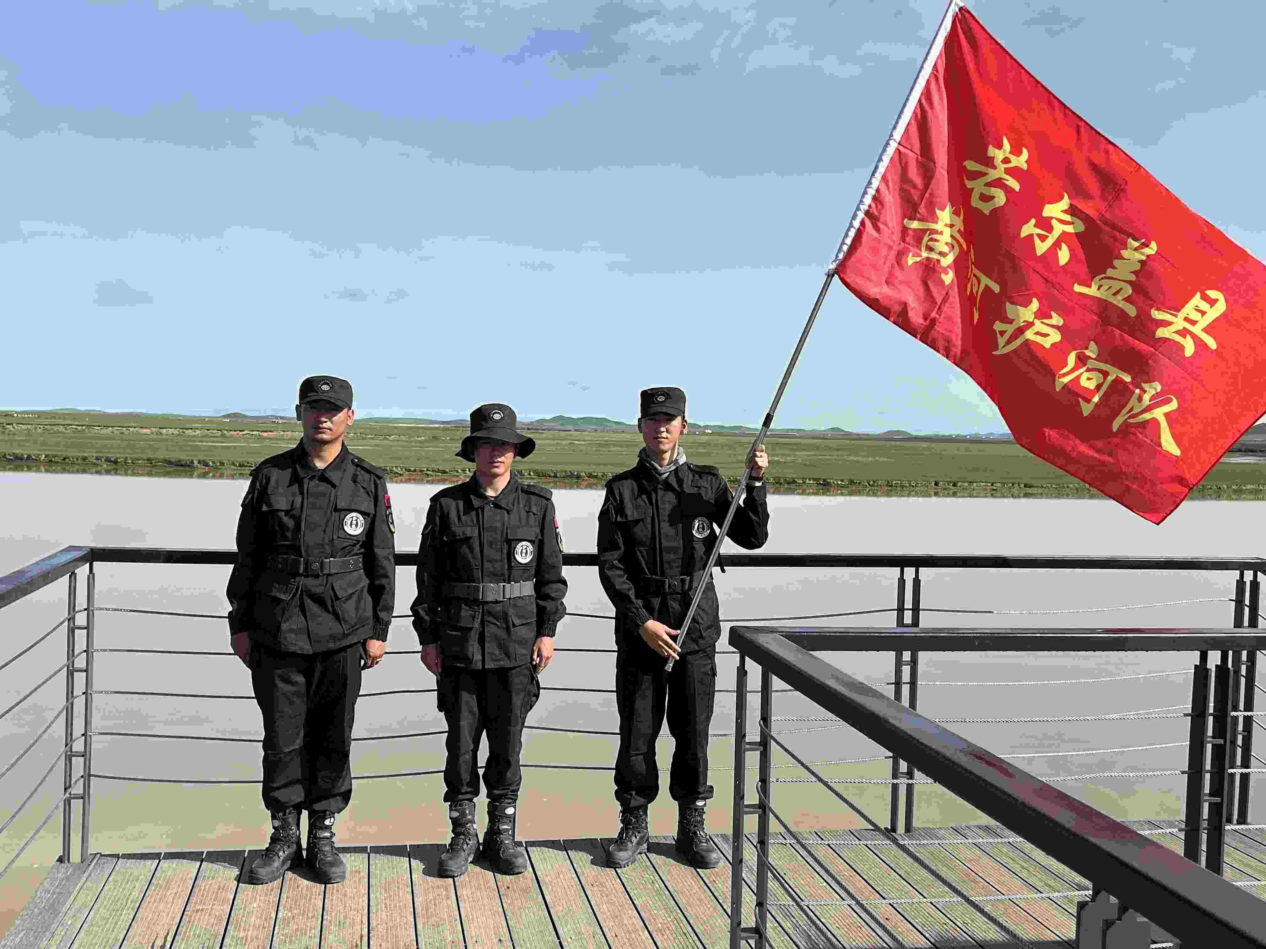 若爾蓋縣黃河護河隊。人民網(wǎng) 周靜圓攝