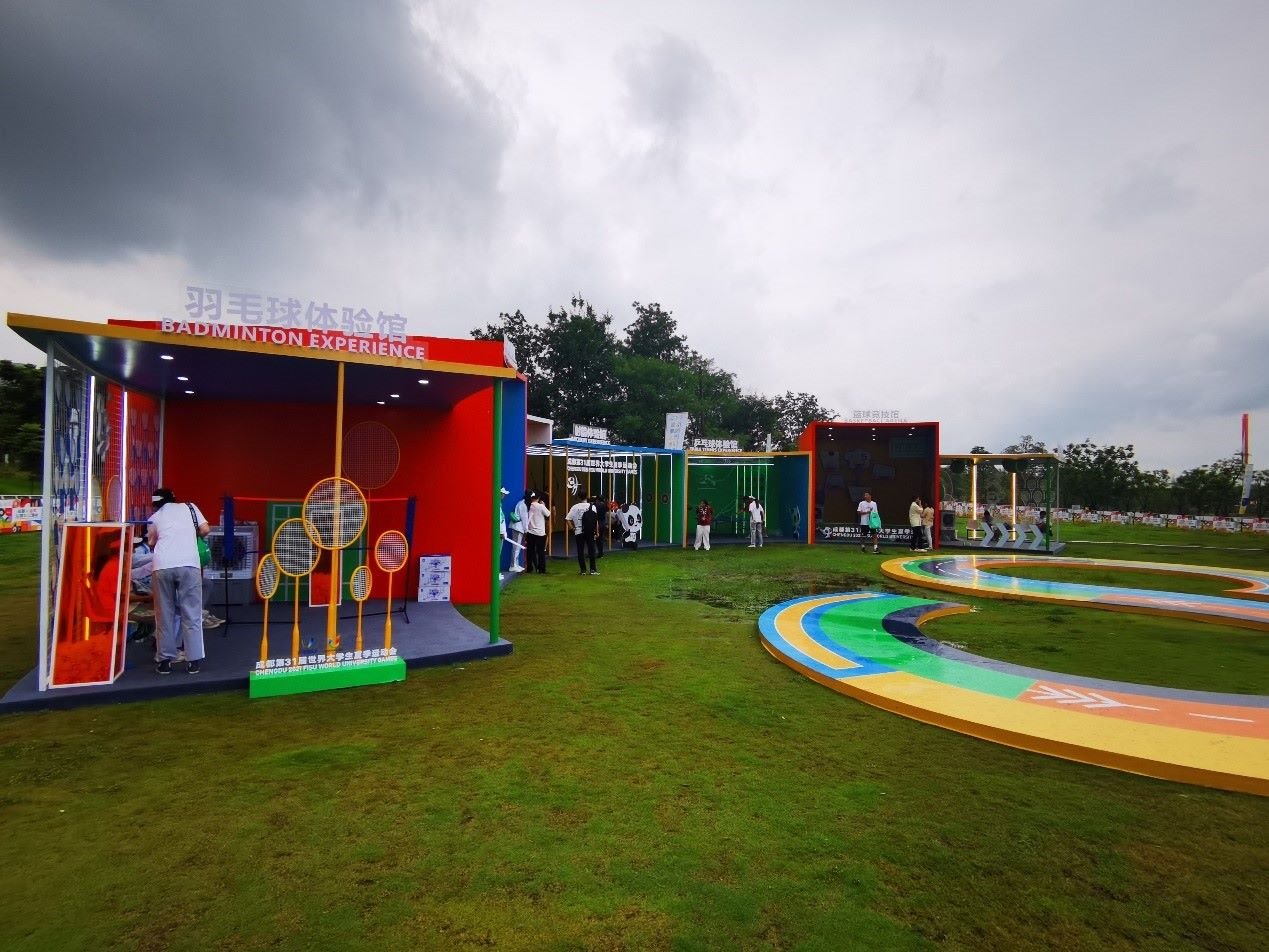 公園文化活動(dòng)內(nèi)各類體育項(xiàng)目體驗(yàn)區(qū)。 人民網(wǎng)記者 楊磊攝