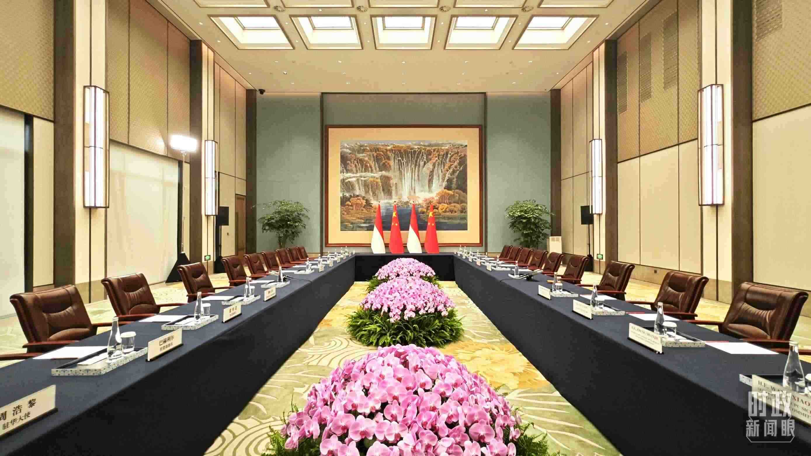 中印尼兩國(guó)元首在這里舉行會(huì)見(jiàn)。這是會(huì)見(jiàn)開(kāi)始前的場(chǎng)景。（總臺(tái)央視記者許永松拍攝）