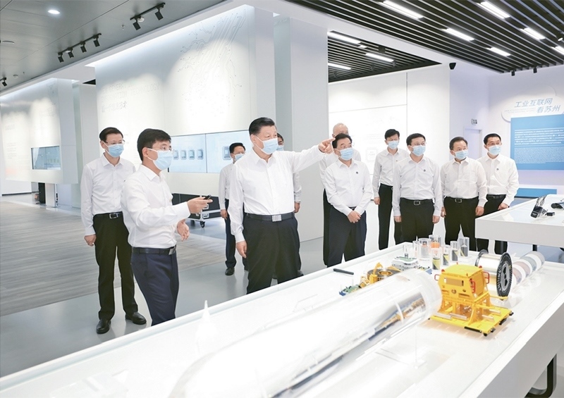 2023年7月5日至7日，中共中央總書(shū)記、國(guó)家主席、中央軍委主席習(xí)近平在江蘇考察。這是5日下午，習(xí)近平在蘇州工業(yè)園區(qū)考察。 新華社記者 鞠鵬/攝