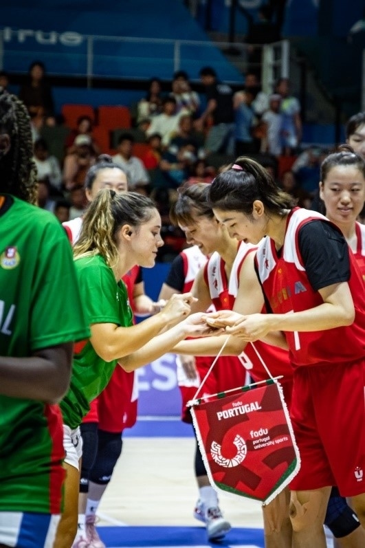 28日，成都大運會女籃項目葡萄牙隊對戰(zhàn)中國隊。 受訪者供圖