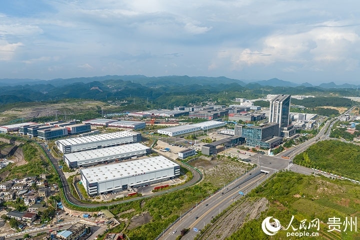 航拍貴陽綜保區(qū)。人民網(wǎng)記者 涂敏攝