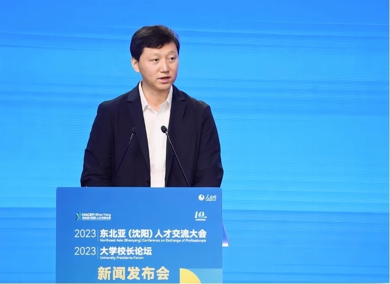 中國高等教育學會副秘書長吳英策致辭。人民網(wǎng)記者 馬天翼攝