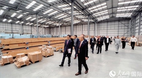 圖為旗艦倉現(xiàn)場。人民網(wǎng) 郭錦標攝