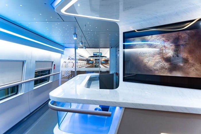 復(fù)興號亞運智能動車組列車車廂。上海鐵路局融媒體中心供圖