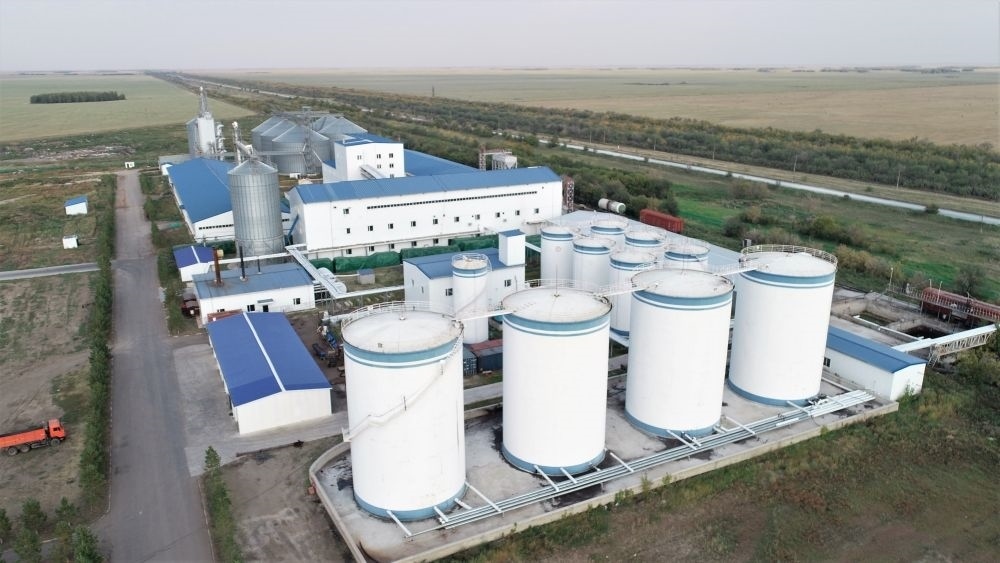 這是2022年9月2日在哈薩克斯坦北哈薩克斯坦州拍攝的愛(ài)菊農(nóng)產(chǎn)品物流加工園區(qū)（無(wú)人機(jī)照片）。新華社發(fā)（奧斯帕諾夫攝）