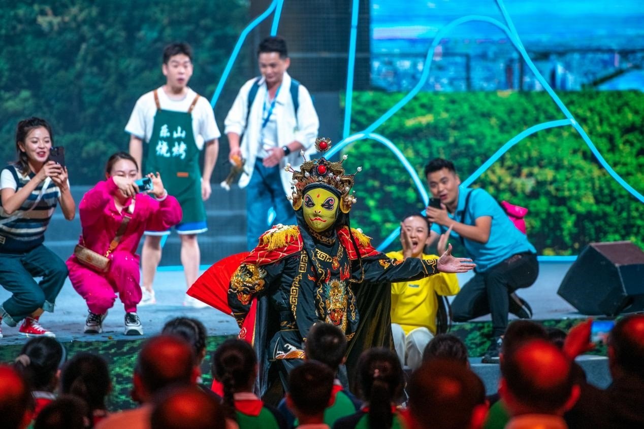 現(xiàn)場(chǎng)演出。樂(lè)山市委宣傳部供圖