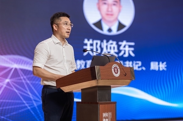  溫州市教育局黨委書記、局長鄭煥東講話。溫州市教育局供圖