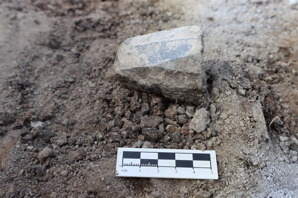 石葉石核出土場景。國家文物局供圖