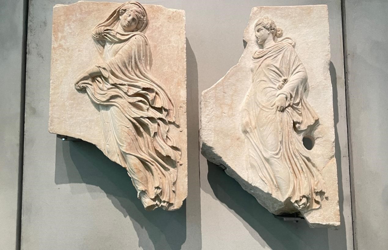 出自酒神劇場的浮雕，刻畫了舞者的形象。人民網(wǎng)記者 郭冠華攝