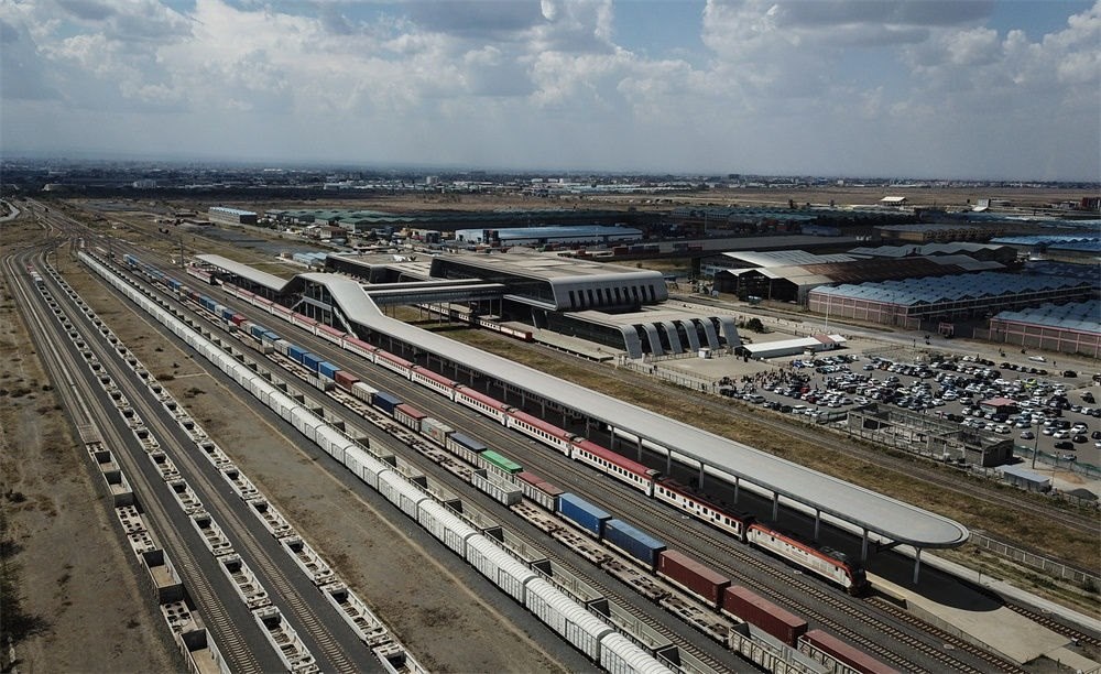 這是在肯尼亞首都內(nèi)羅畢拍攝的蒙內(nèi)鐵路內(nèi)羅畢站（9月20日攝，無人機照片）。新華社記者 韓旭 攝