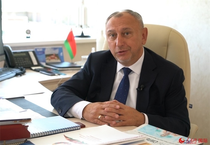 中白工業(yè)園管委會(huì)主任亞歷山大·亞羅申科接受人民網(wǎng)記者采訪。人民網(wǎng) 皇甫萬(wàn)里攝