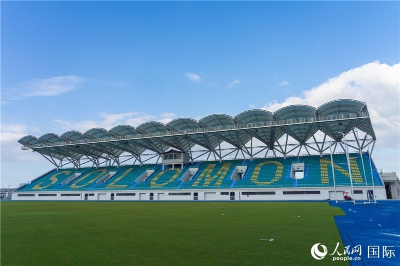 2023年9月12日，位于所羅門群島首都霍尼亞拉的由中土公司承建的中國援所羅門群島2023年太平洋運動會體育場館。人民網(wǎng) 賀吉攝