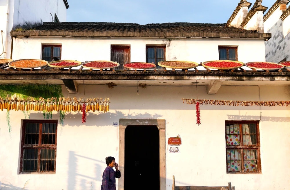 婺源縣王村石門自然村一角（2023年10月11日攝）。