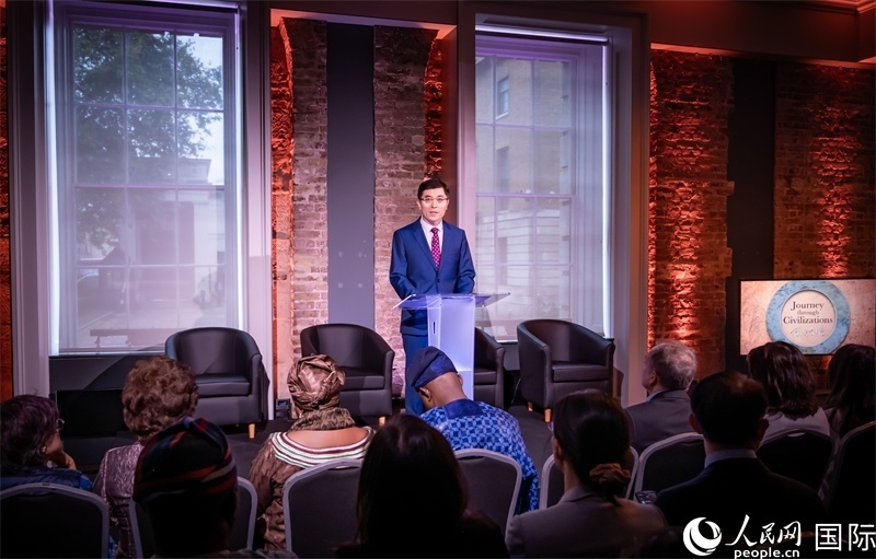 中國(guó)駐英國(guó)使館臨時(shí)代辦楊曉光致辭。人民網(wǎng) 郭錦標(biāo)攝