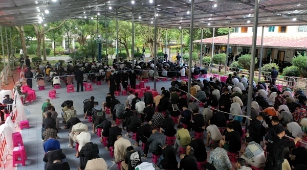 2349名電信網(wǎng)絡(luò)詐騙犯罪嫌疑人一次性移交我方。公安部供圖