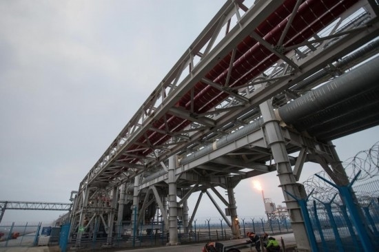 這是2018年8月8日在俄羅斯薩別塔拍攝的中俄亞馬爾項(xiàng)目輸氣管道。（新華社記者吳壯攝）