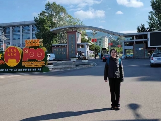 北京交通大學(xué)退休教師李唐軍在西昌學(xué)院。校方供圖