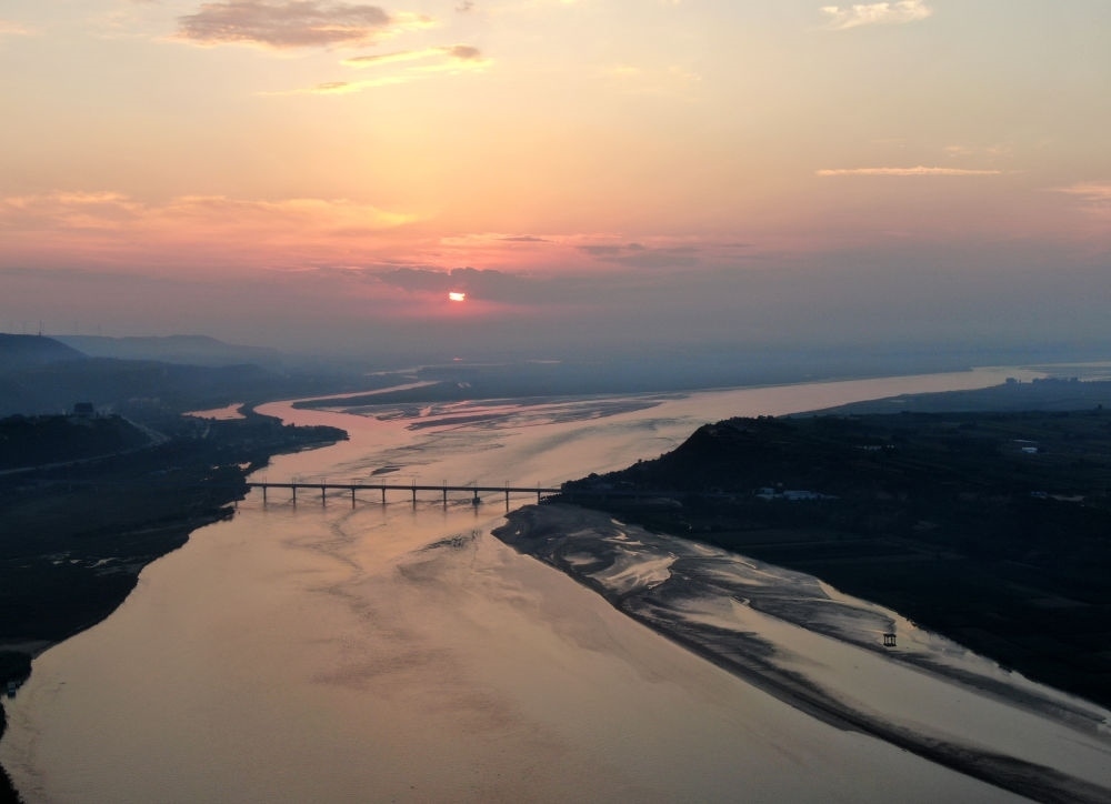  豫陜交界附近拍攝的黃河景色（2020年9月7日攝，無人機照片）。新華社記者 郝源 攝