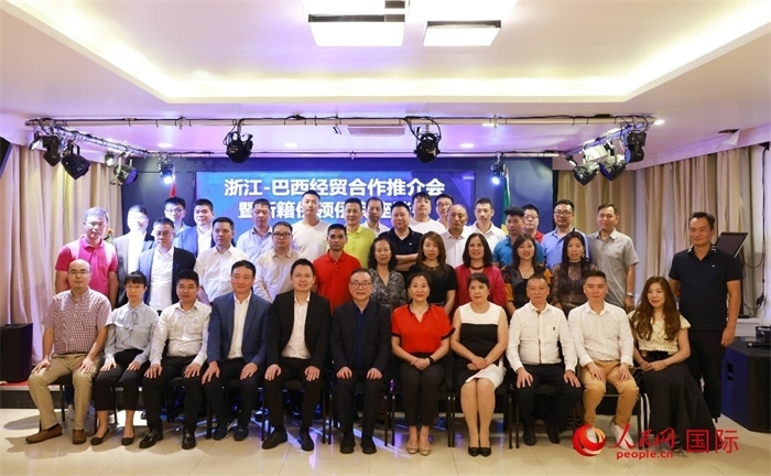 與會嘉賓合影。人民網(wǎng)記者 陳海琪攝