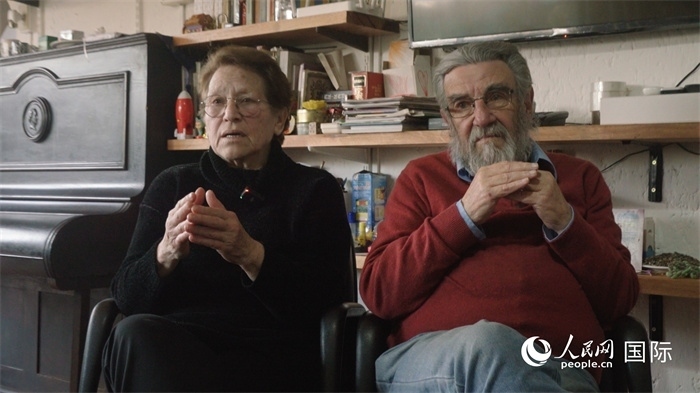 艾麗西亞·奧夫雷貢（左）和馬里奧·帕佐斯接受人民網專訪。人民網記者 張若涵攝