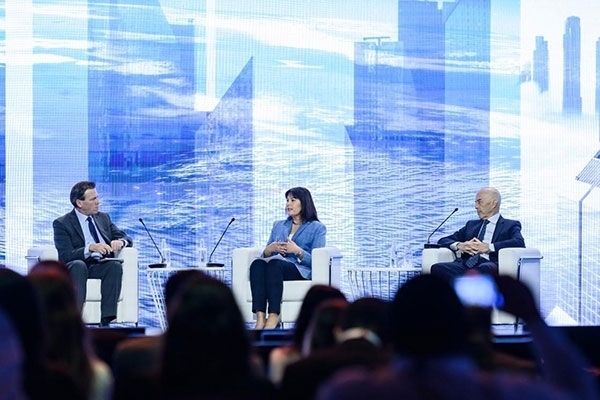 牛津大學(xué)研究全球化與發(fā)展問題的教授伊恩·戈?duì)柖。ㄓ乙唬┍硎?，全球格局的變化是結(jié)構(gòu)性的，各國特別是西方國家必須順應(yīng)變化。迪拜商會(huì)供圖