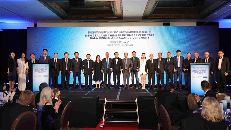 新西蘭華商聯(lián)合總會首批會員代表上臺亮相。攝影：張凱