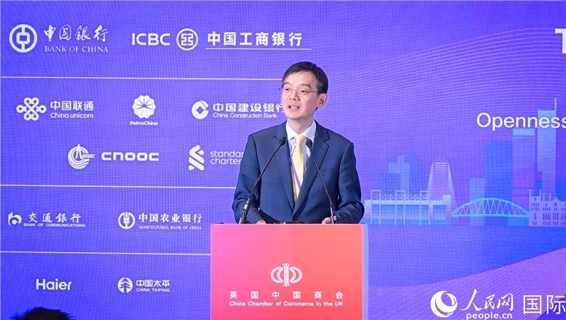 1. 英國中國商會會長、中國銀行倫敦分行行長方文建 致歡迎辭。郭錦標(biāo)攝_副本