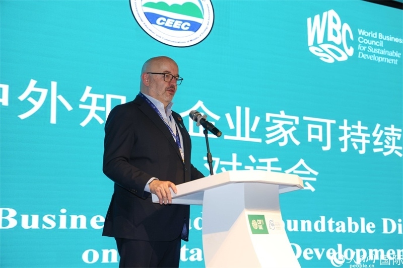 世界可持續(xù)發(fā)展工商理事會(huì)會(huì)長(zhǎng)兼主席貝德凱致辭。人民網(wǎng)記者任皓宇攝
