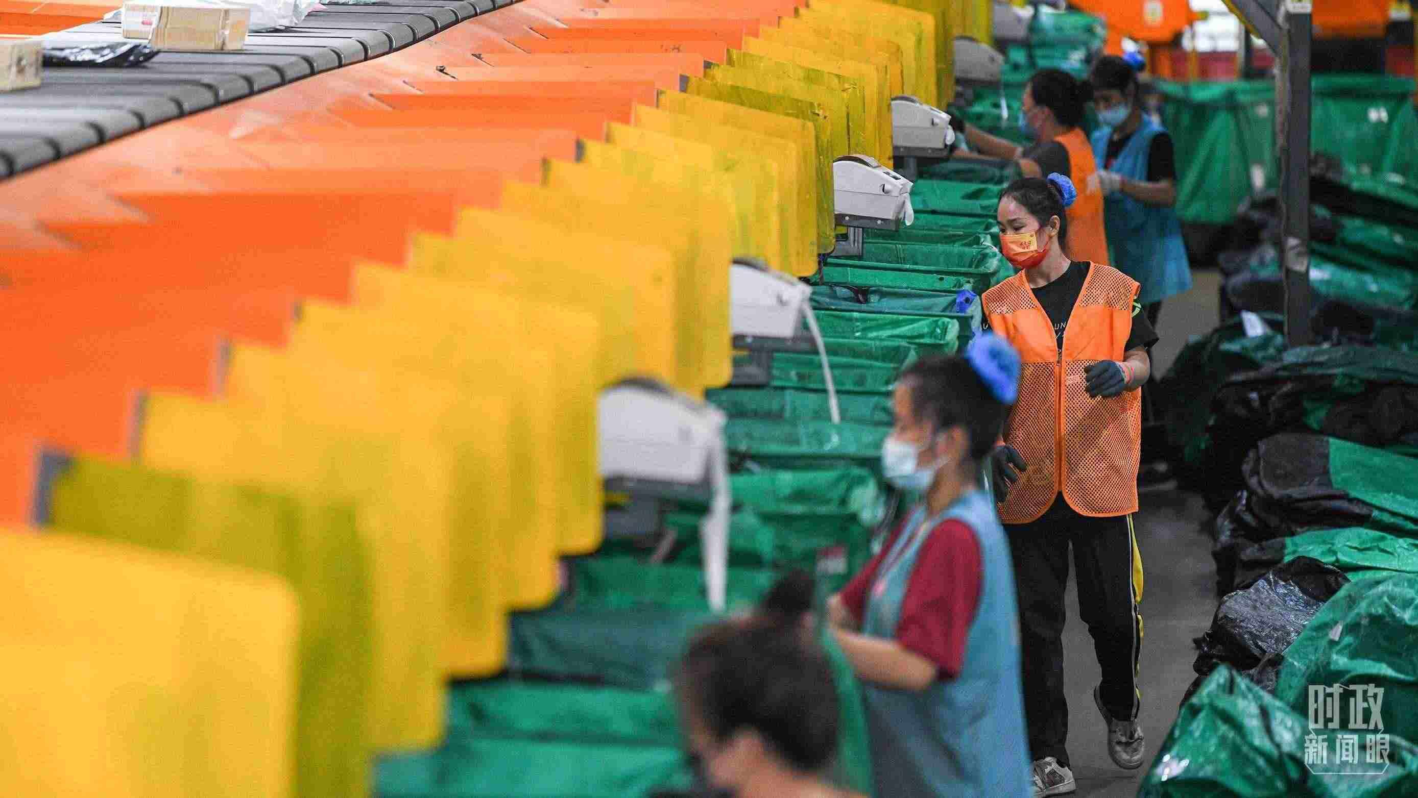 △今年“雙11”當天全國快遞業(yè)務(wù)量達6.39億件。