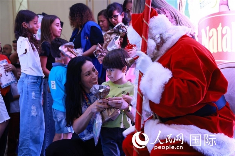 捐贈活動現(xiàn)場。人民網(wǎng)記者宋亦然攝