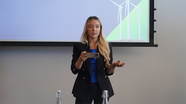 南非駐亞洲和金磚國家無任所大使蘇克拉爾代表吉娜·布朗發(fā)言。 人民網 張茜攝