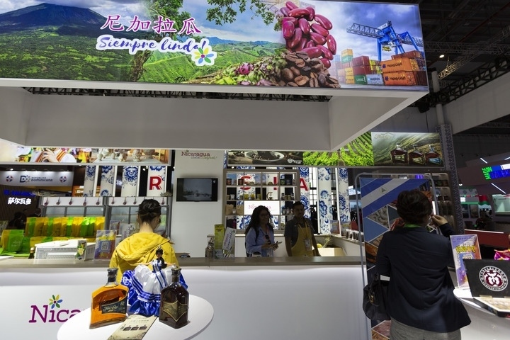 2023年11月6日在第六屆進(jìn)博會(huì)國(guó)家展拍攝的尼加拉瓜展臺(tái)。