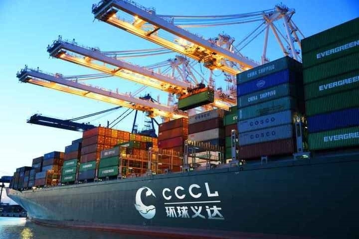 義烏商城集團(tuán)打造的國(guó)際物流平臺(tái)“環(huán)球義達(dá)”，為外貿(mào)企業(yè)提供各類(lèi)物流資源信息。義烏市委宣傳部供圖