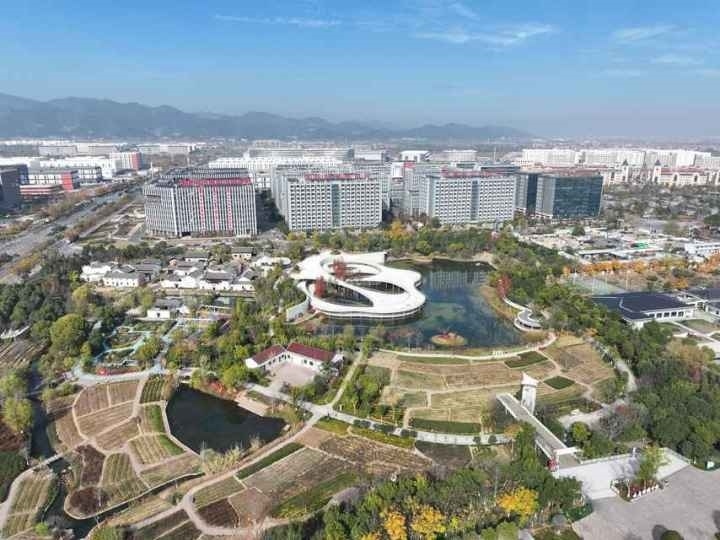 有機(jī)更新后的義烏城西街道橫塘村俯瞰圖。義烏城西街道供圖